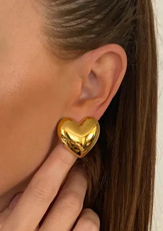 SELIA™ | Heart-Shaped Studs