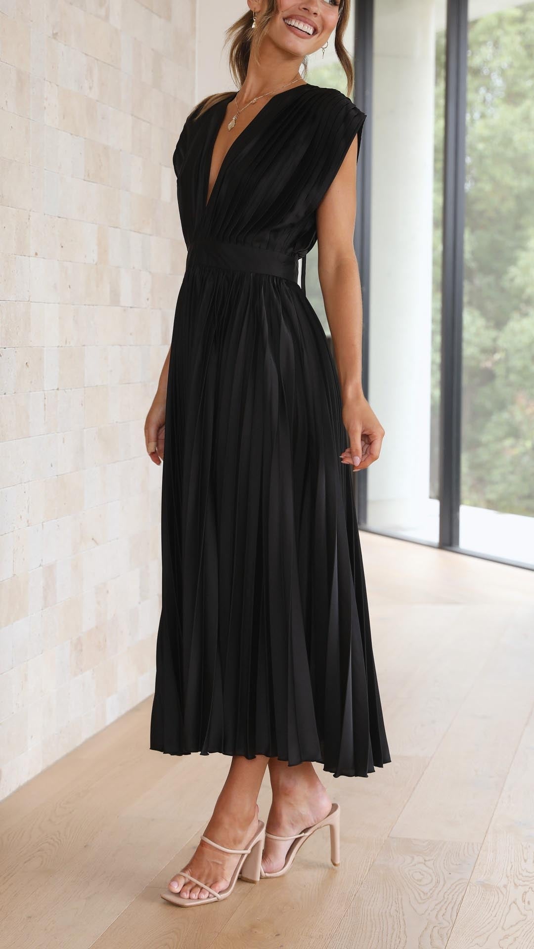 SIENNA™ | Elegant Party Dress with Plunging V-Neckline