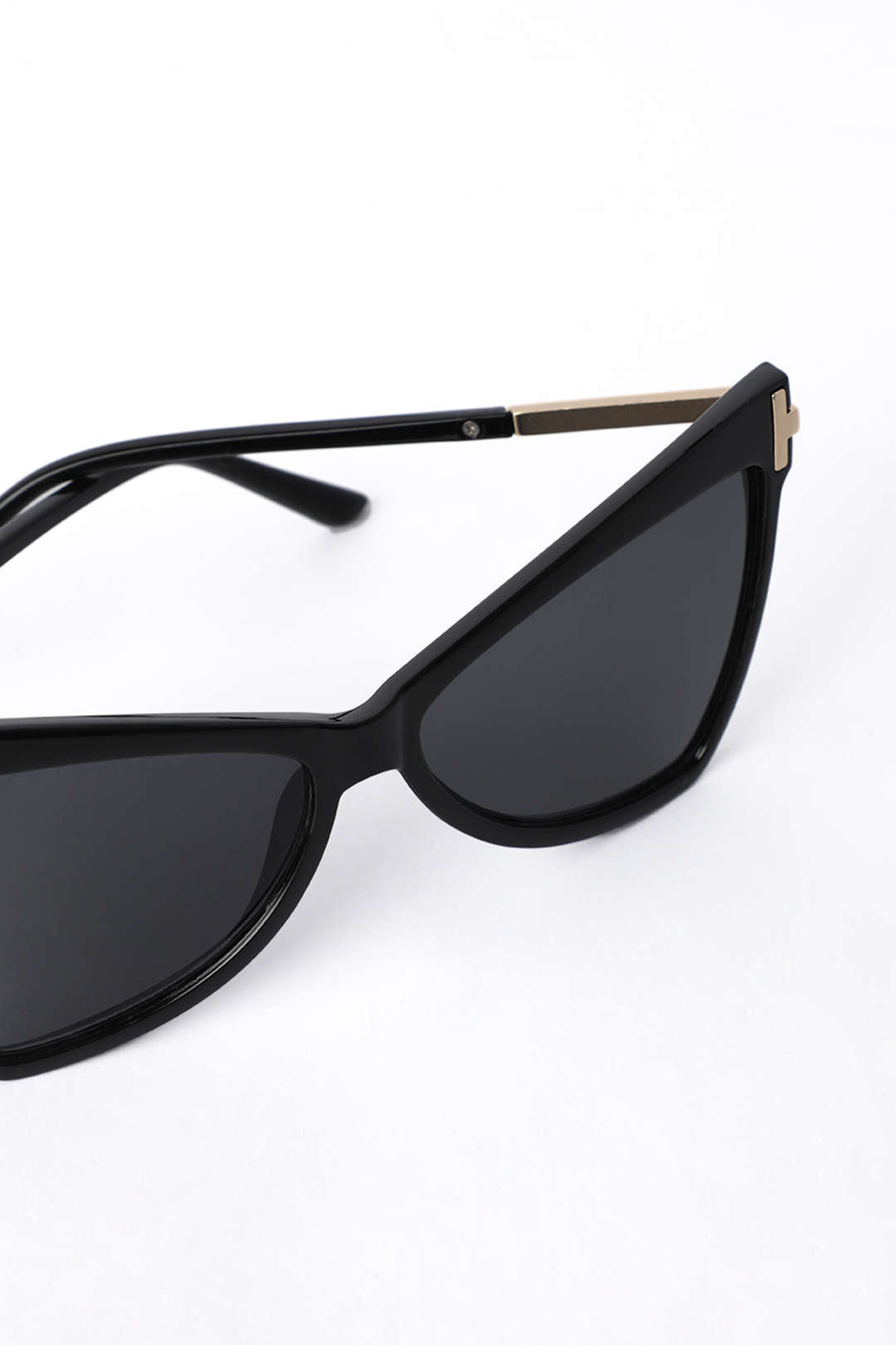 XYLIA™ | Bold Cat-Eye Sunglasses